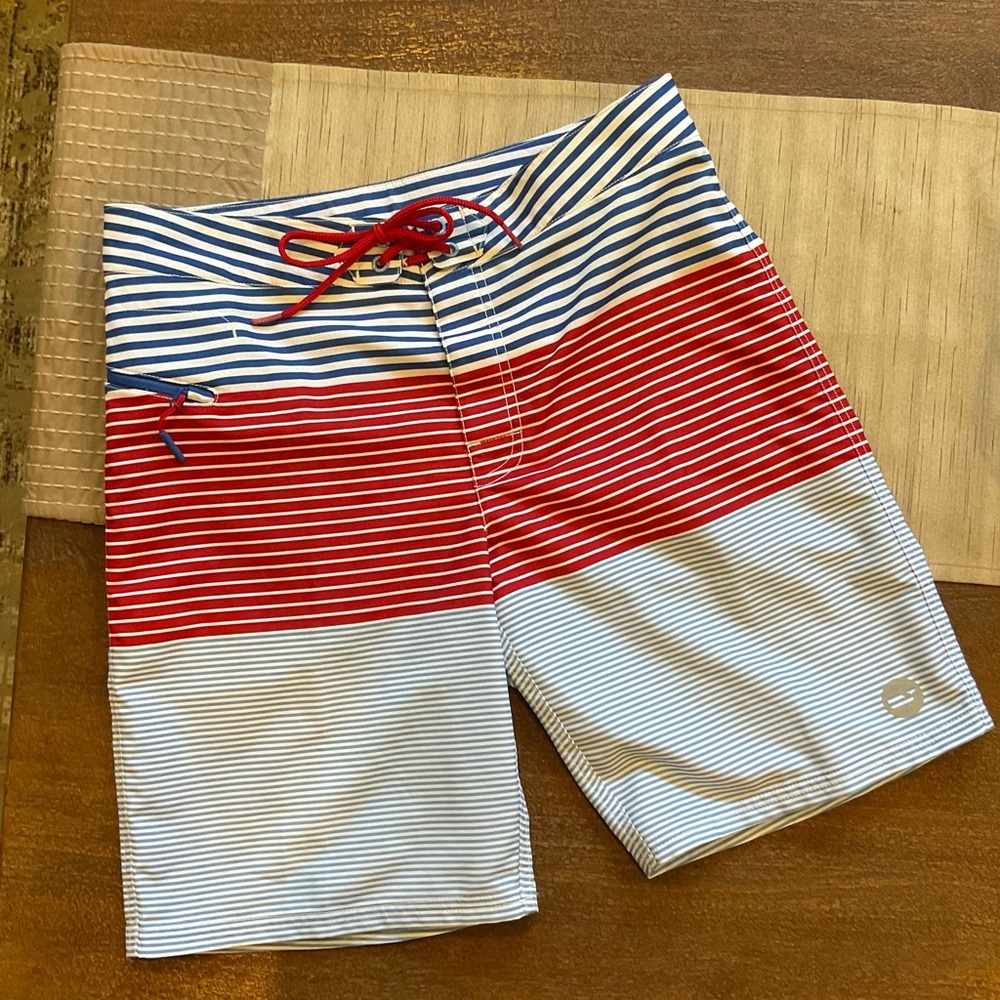 Like New Vineyard Vines Mens Striped Red White and Blue Board Shorts